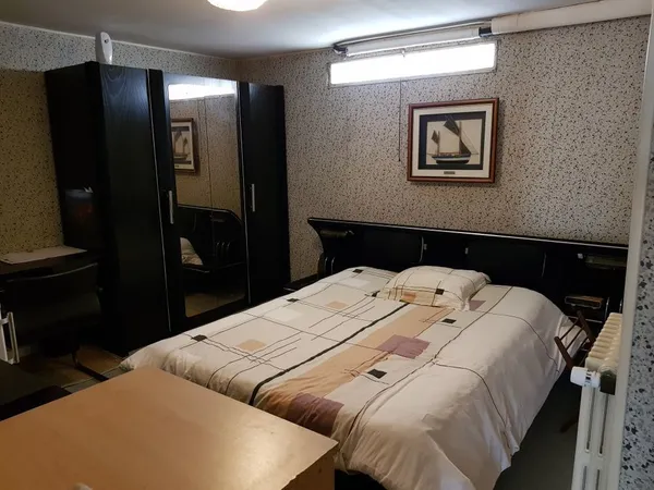 250€ TCC à 8 kms de TOURS chambre meublée de 18m2