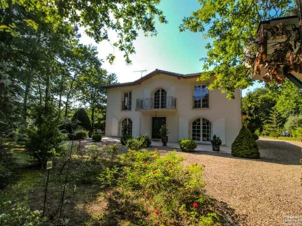 Une maison de Maître contemporaine à Candresse avec dépendances et son jardin de 2500m2 arboré