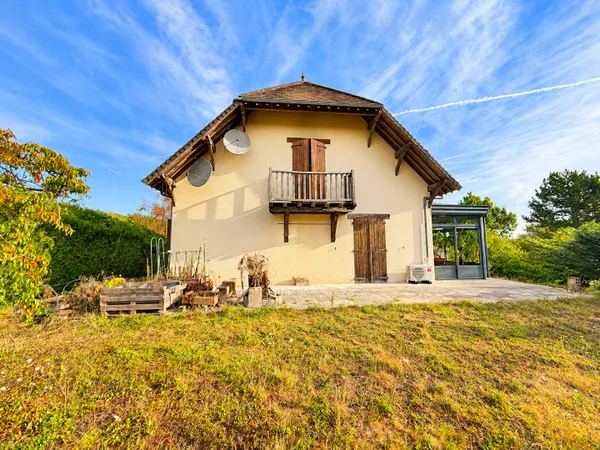 FONTAINE - Maison familiale 218 m² - 5 chambres - Terrain 1 597 m² - Véranda