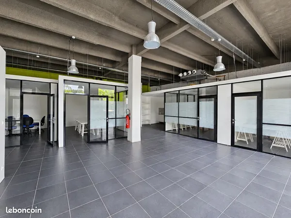 Bureaux 270 m² - 8 bureaux cloisonnés + open space - Roubaix