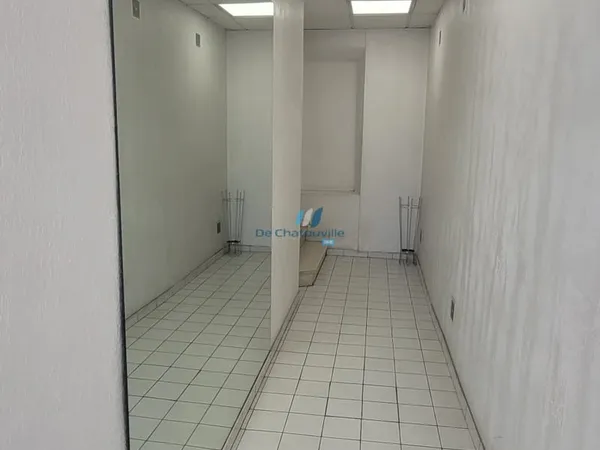 SIX-FOURS LOCAL PROFESSIONNEL + APPARTEMENT 137,74 M2