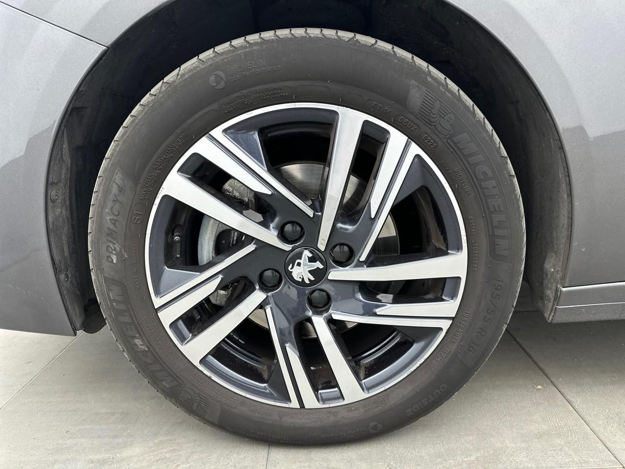 Peugeot 208 puretech 100 s&s eat8 allure pack — photo 14