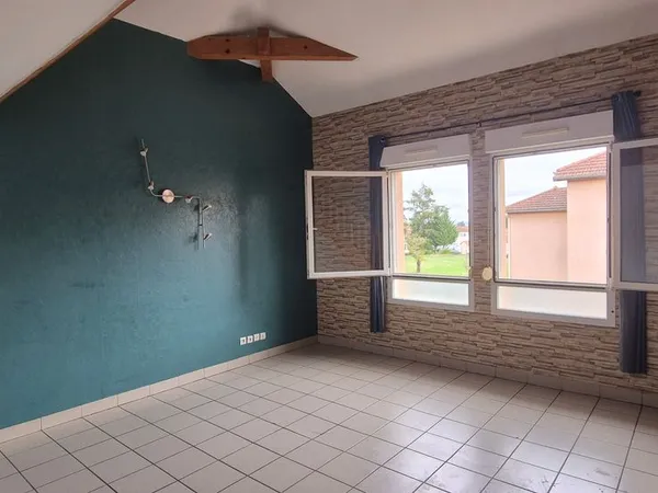 Riorges duplex T4 +mezzanine 131900 euros