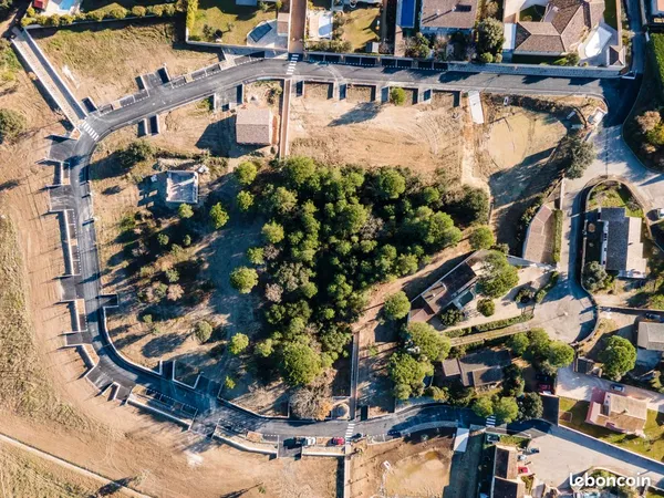 Terrain viabilisé de 685 m2 à AUJARGUES