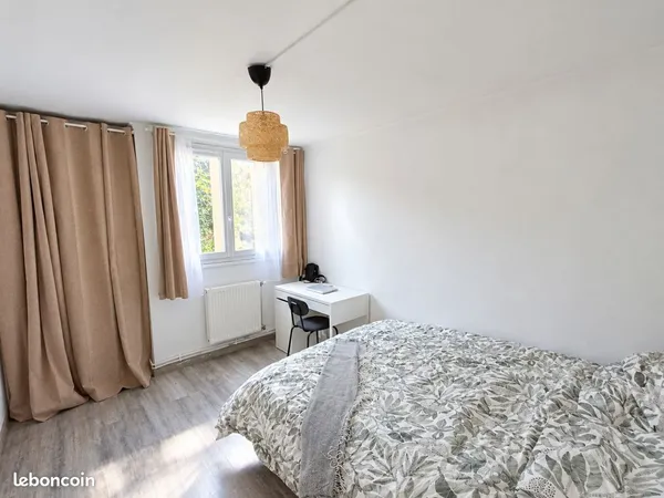 Chambre meublée à neuf, quartier Village