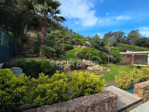 Villa 12 pièces 360 m²