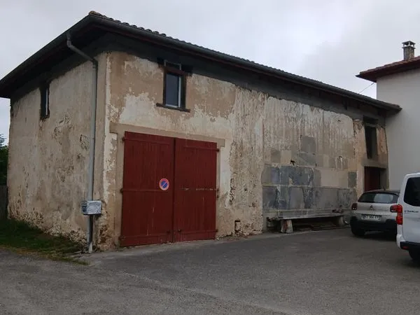 Entrepôt de 70m2 à 130m2 et 150 de parking