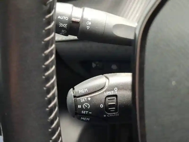 Peugeot 208 puretech 100 s&amp;s bvm6 — photo 20
