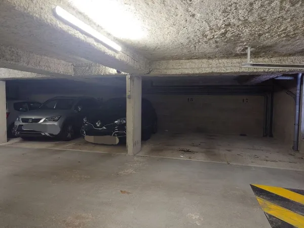 Loue parking - 12m²