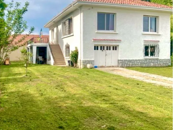 Maison familiale 252 m2 - 6 chambres - Lons