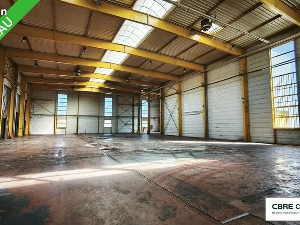 Local d'activité 7 910 m²