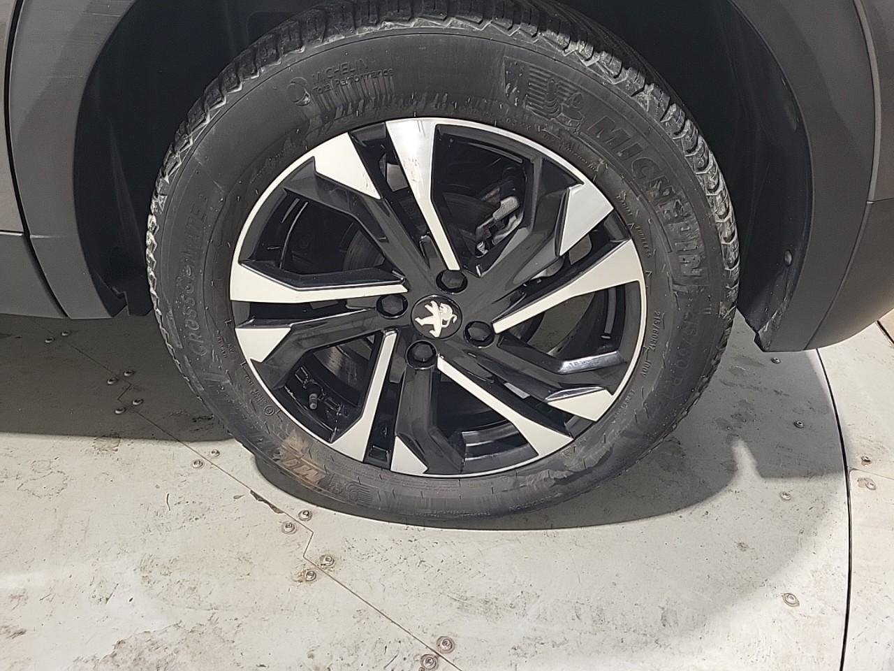 Peugeot 2008 bluehdi 130 s&s eat8 allure — photo 16