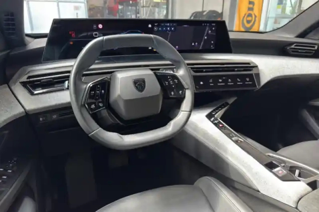 Peugeot 3008 hybrid 136 e-dcs6 — photo 26