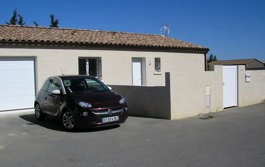 Photo 1