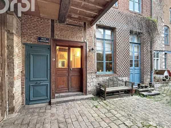 Maison 8 pièces 589 m²