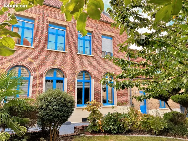 Saint-omer centre - demeure xixe rénovée - 240 m² - 5 chambres - jardin - 3 stationnements