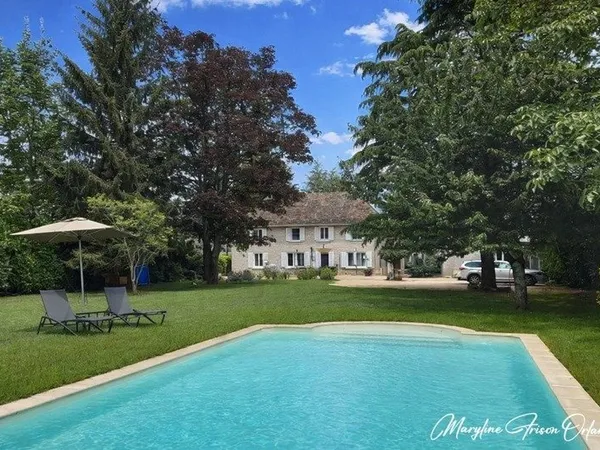 Demeure de caractère du XVIIIe siècle avec gîte de standing