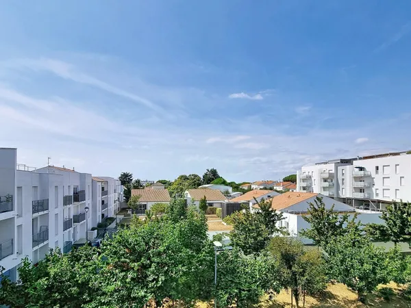 Deuxième étage - T2 avec loggia et vue dégagée !
