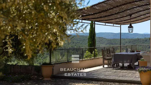Villa 6 pièces 288 m²