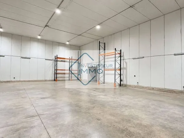 Entrepôt 1963 m²
