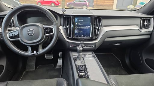 Volvo XC60 2.0 D4 190 Geartronic8 - R-Design – 2018 – 152000 km – Diesel – Boîte Automatique — photo 43