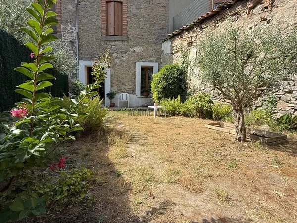 Maison de village en pierre 144 m2 avec jardin