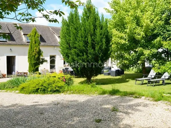 AUX PORTES DES YVELINES - DEMEURE XIXe DE 220 M², JARDIN ET DÉPENDANCE