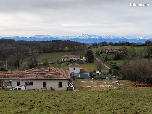 Terrain avec magnifique vue sur les Pyrénées