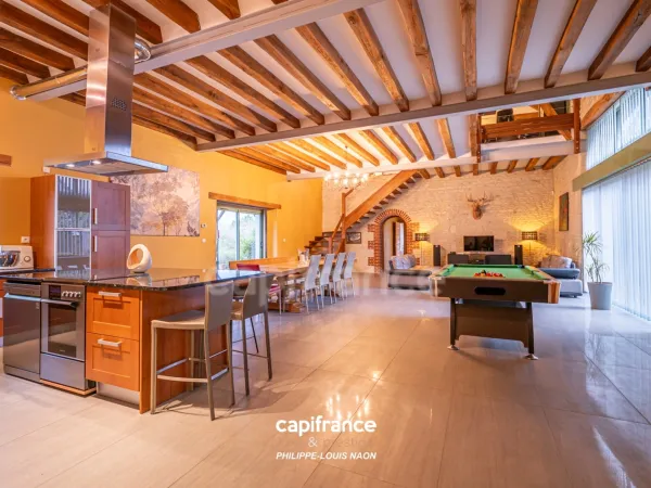 Maison 10 pièces 367 m²