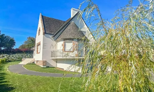A VENDRE - LANDERNEAU - MAISON DE 220 M2 - 7 CHAMBRES - TERR