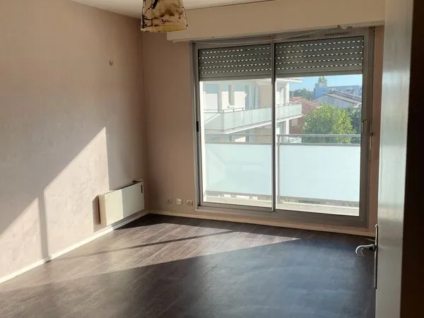 Appartement T1 avec balcon, parking et cellier - Mérignac La Glacière