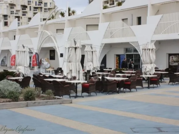 Dpt Hérault (34), à louer LA GRANDE MOTTE Local commercial Front de Mer 249 m²