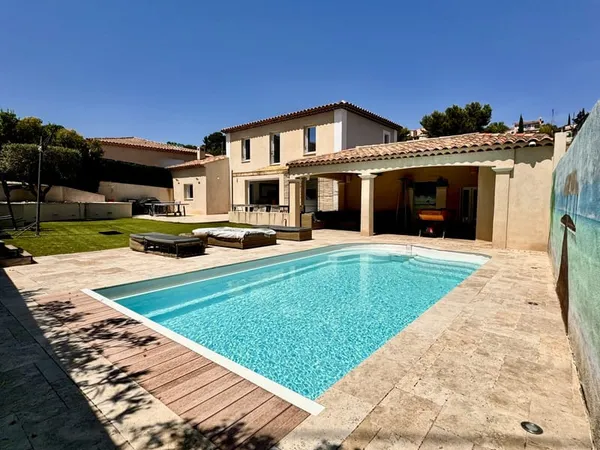 Villa T4 de 130m2 avec piscine sur terrain de 571m2