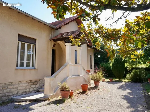 Salle de soins médicale à louer — cabinet haut de gamme — Saint-Rémy-de-Provence