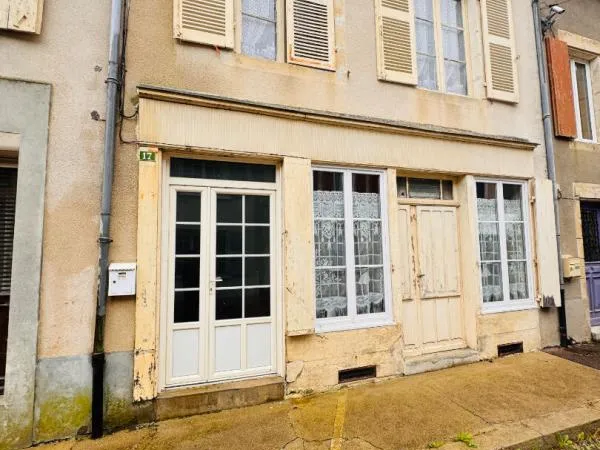Maison de ville à rénover à Saint Saulge