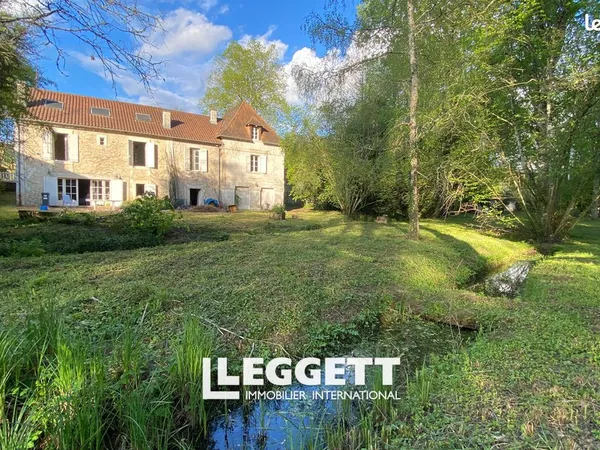 Maison 10 pièces 328 m²