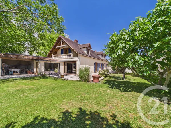 Maison 7 pièces 240 m²