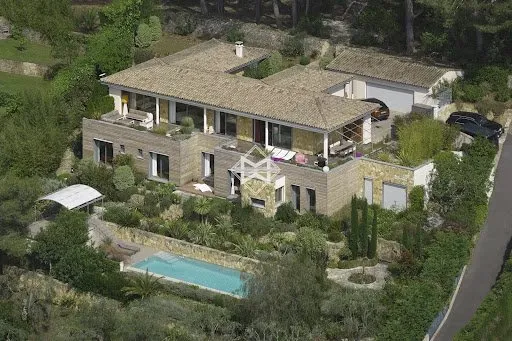 Maison 8 pièces 408 m²