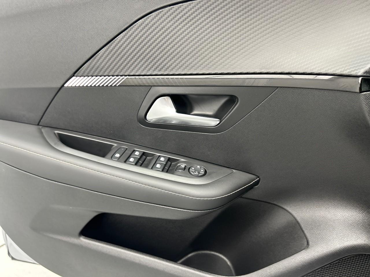 Peugeot 208 100 s&s bvm6 allure — photo 29