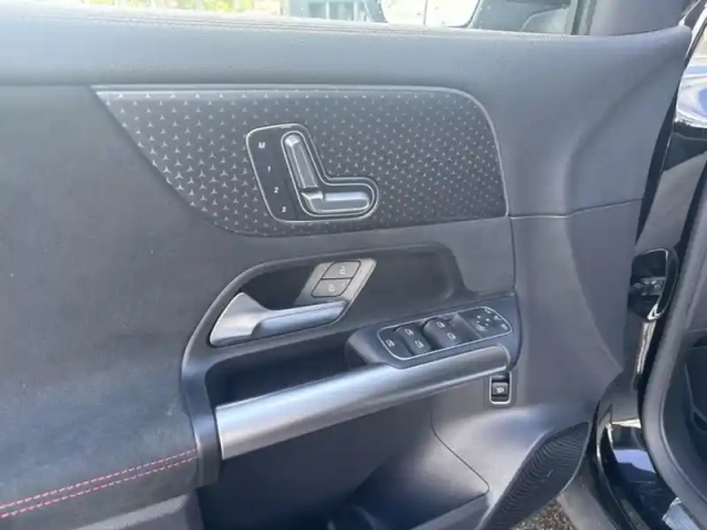Mercedes Gla 200 d amg line — photo 16