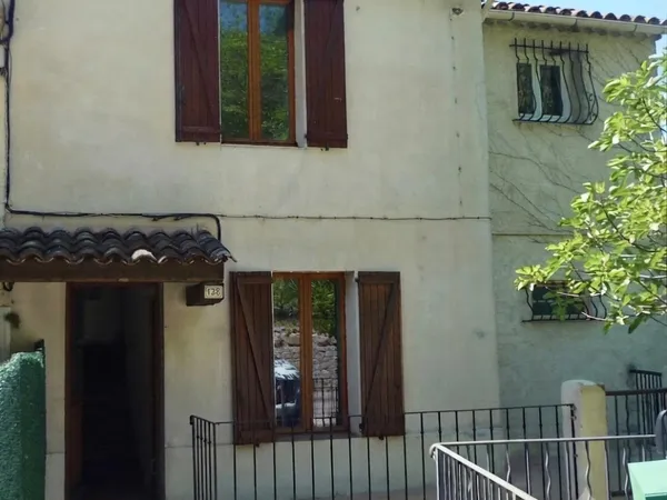 Maison de 113 m² à rénover sur un terrain de 436 m²