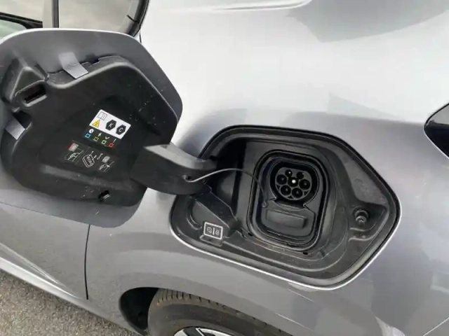 Peugeot 208 electrique 54 kwh 156ch — photo 2