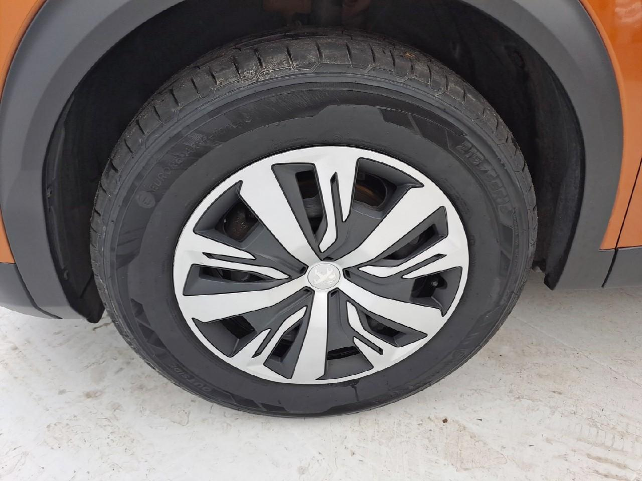 Peugeot 2008 puretech 100 s&s bvm6 active pack — photo 11