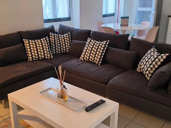 Grand 2 pièces 48 m² T2, disponible immédiatement, 610 euros sans frais d'agence, Bourg sur Gironde