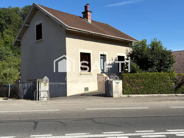 Belle maison de famille proche de toute commodité et un fort potentiel.