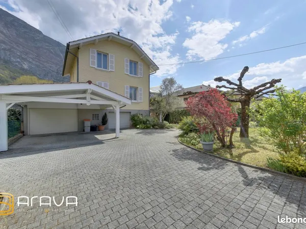 Maison 6 pièces 250 m²
