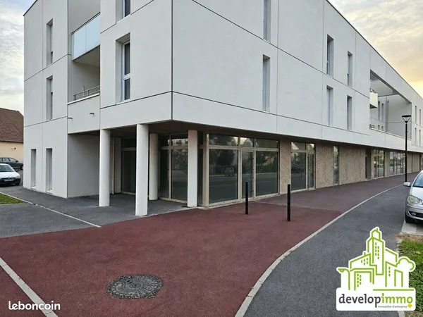 Local commercial 201 m²