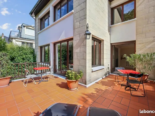 Maison 7 pièces 210 m²