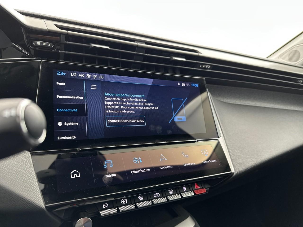 Peugeot 308 hybrid 145 e-dcs6 allure — photo 24