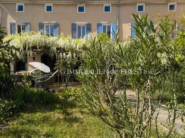 Une véritable demeure des templiers avec un sublime jardin s